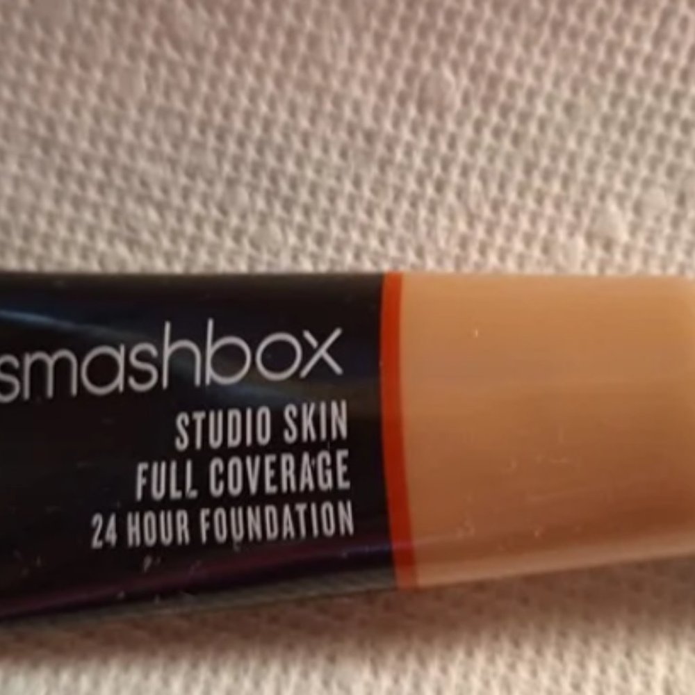 Smash box Studio Skin Foundation in 2.18 Light Medium Shade